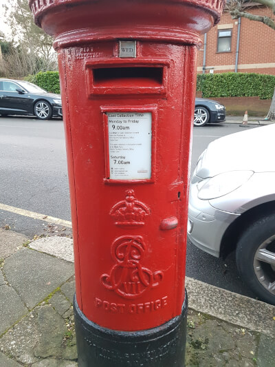 Picture of post box showing the Royal Cypher