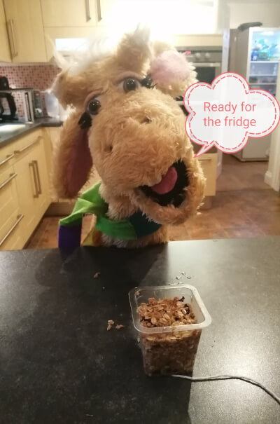 Harold the giraffe saying that the bird feeder recipe is ready for the fridge